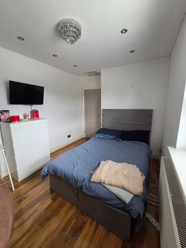 Room Copeland Road in Greater London