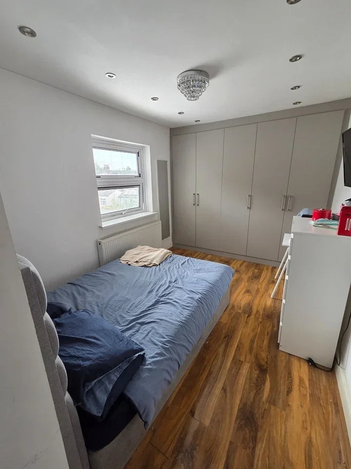 Room Copeland Road in Greater London