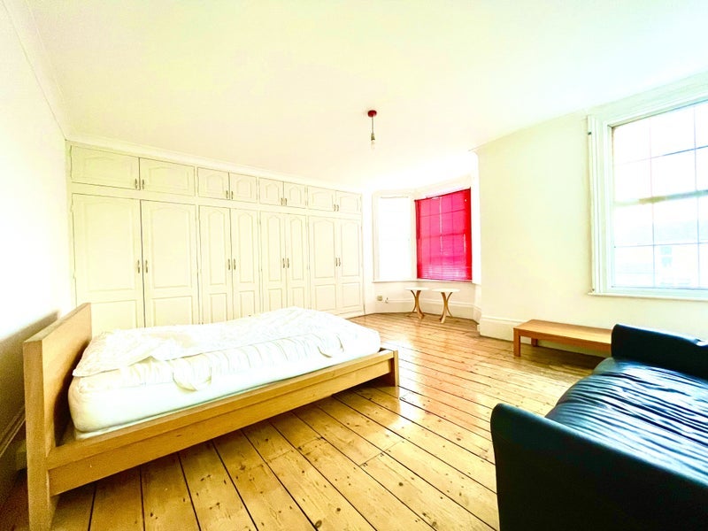 Room Burrage Road in Greater London