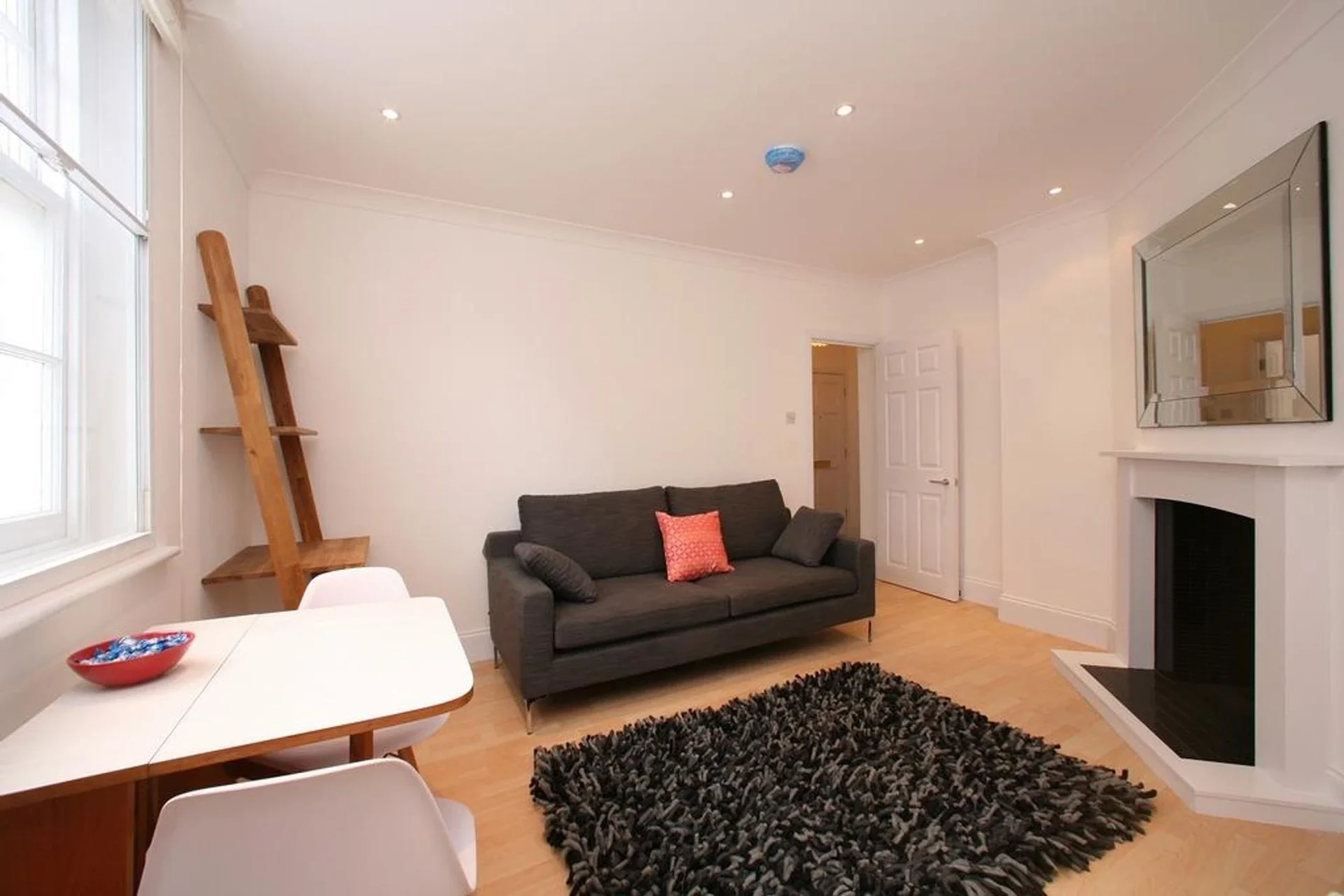 Flat Court Yard in Greater London