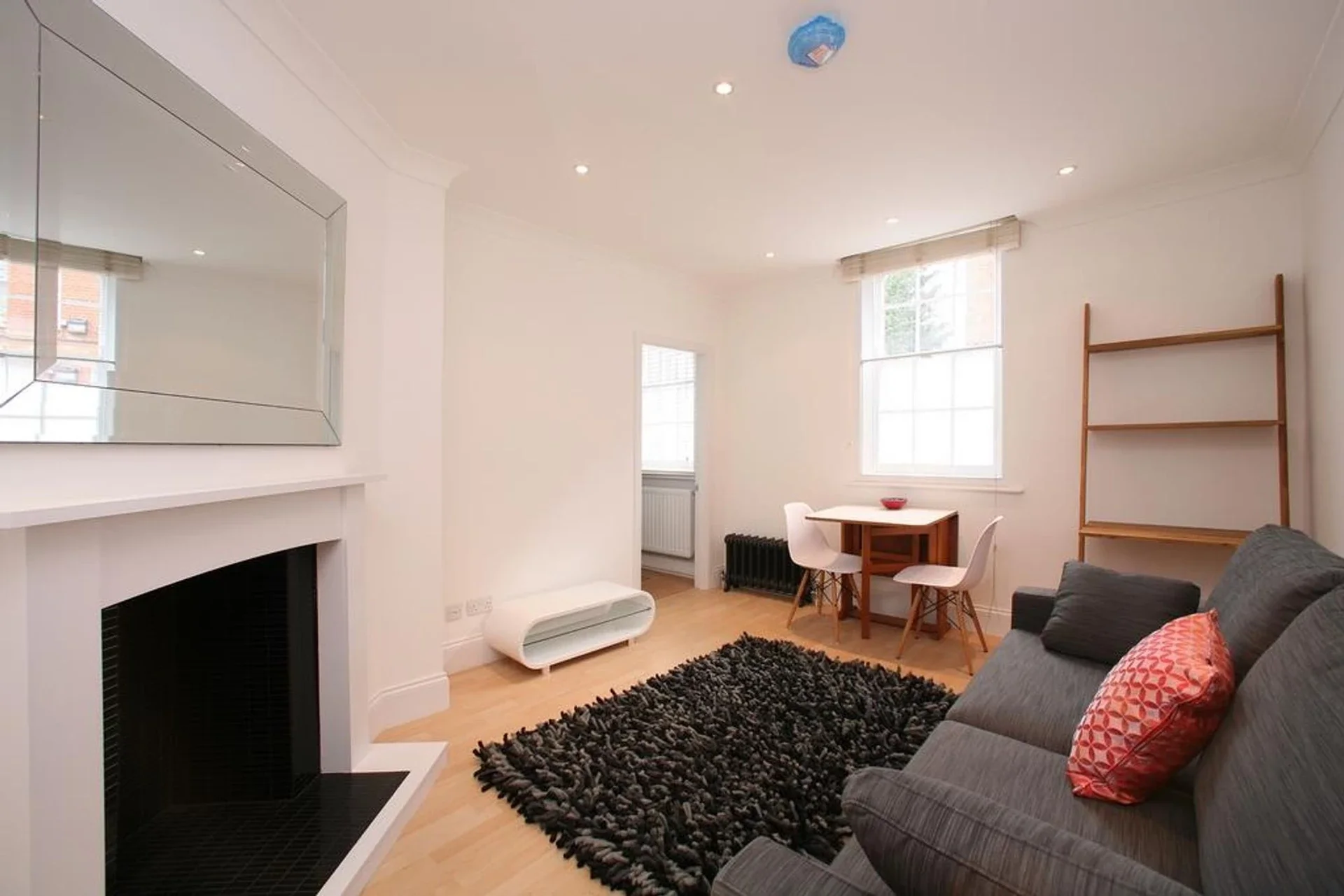 Flat Court Yard in Greater London