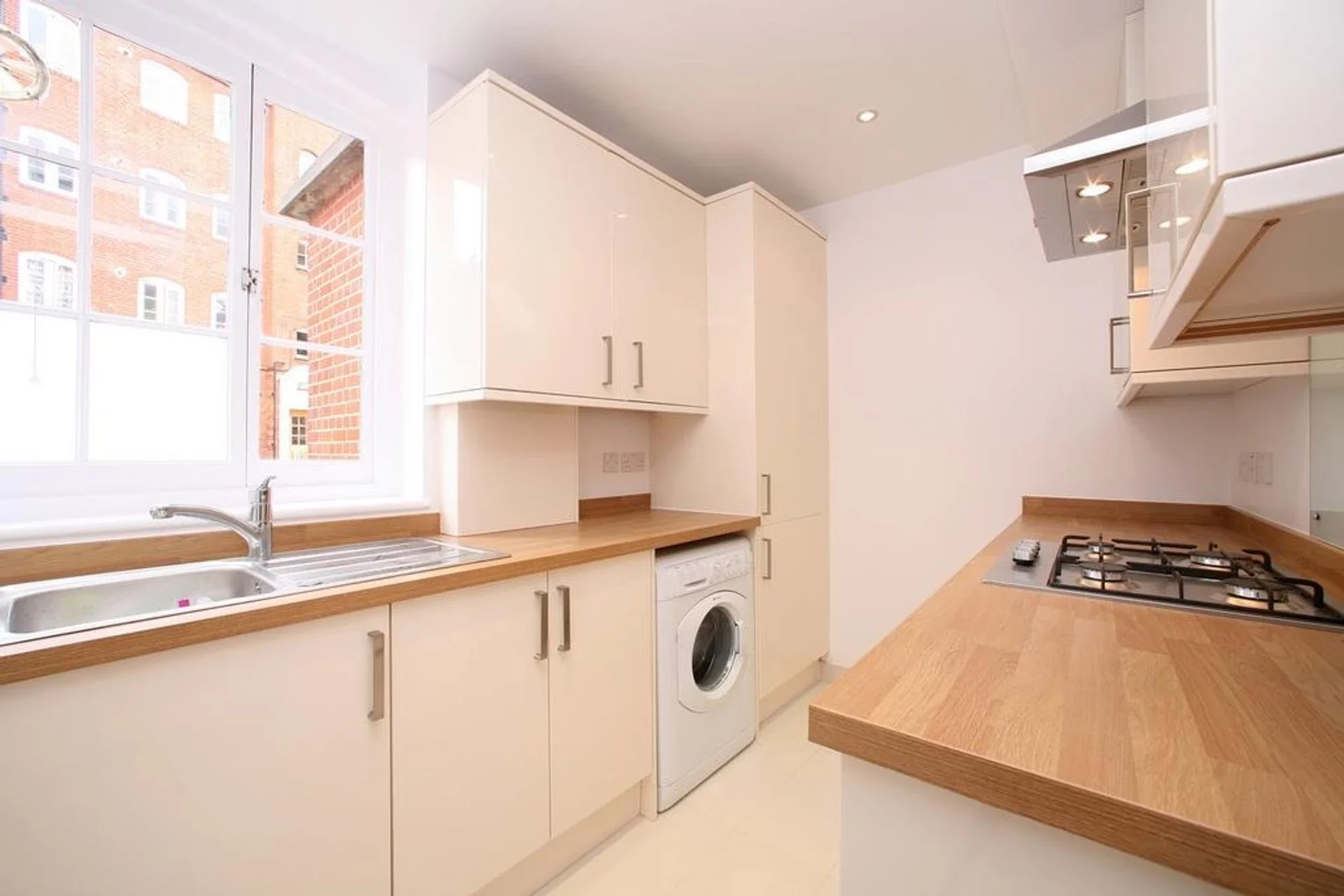 Flat Court Yard in Greater London