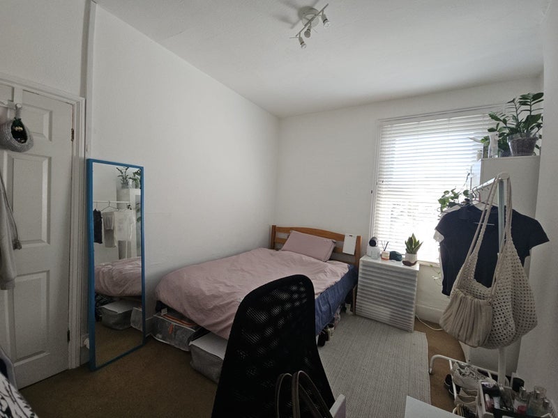 Room Trinity Road in Greater London