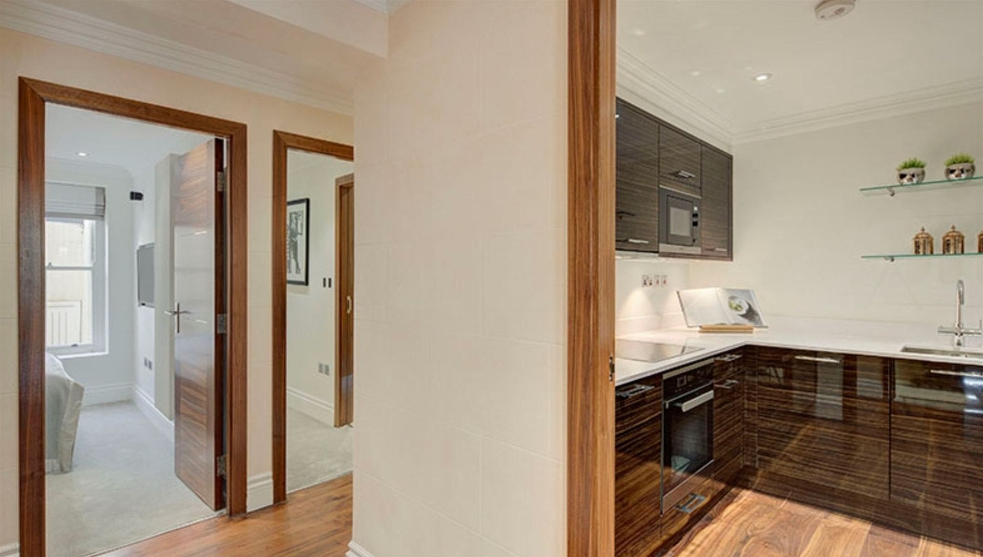Flat Kensington Gardens Square in City of Westminster