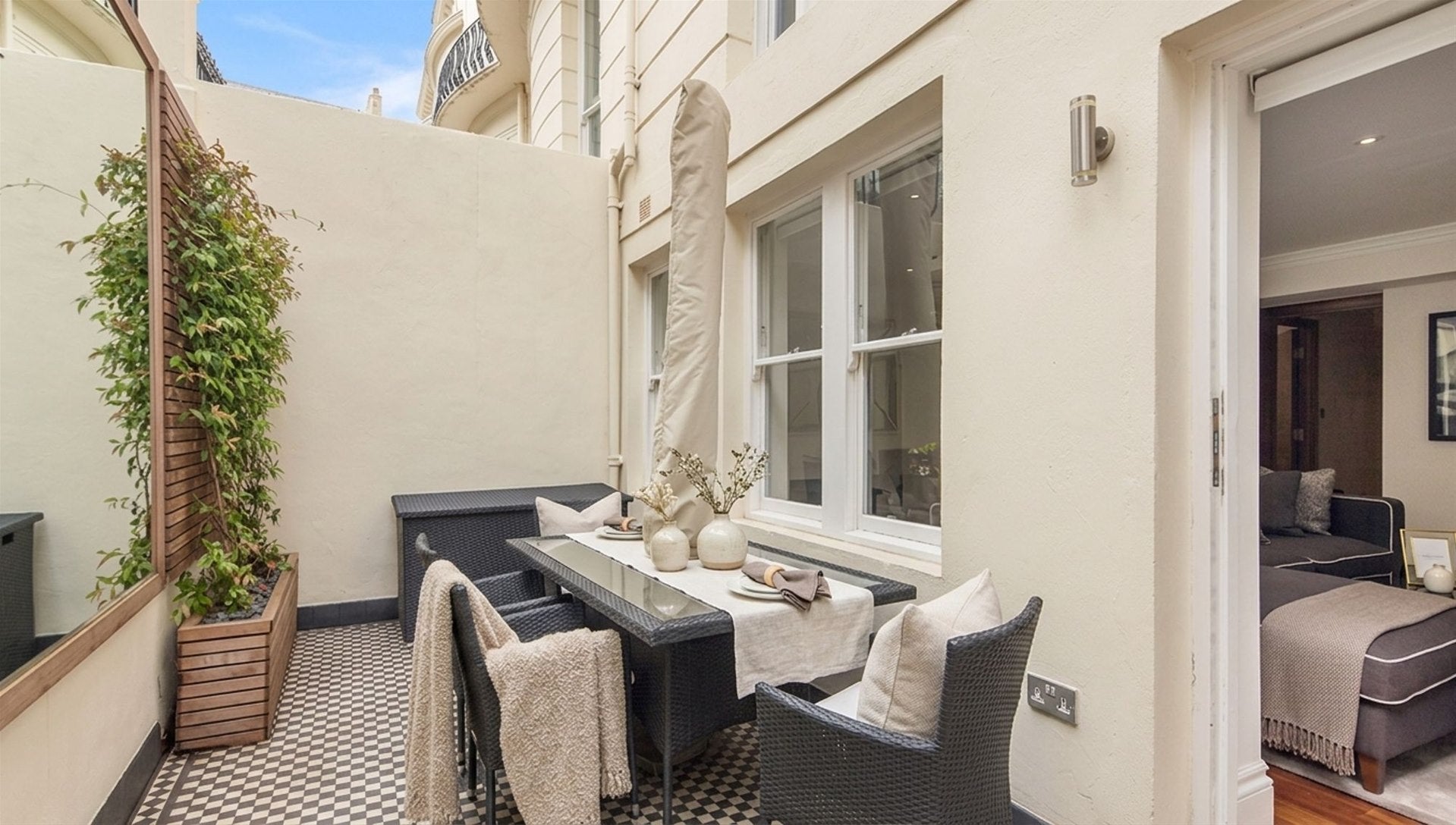 Flat Kensington Gardens Square in City of Westminster