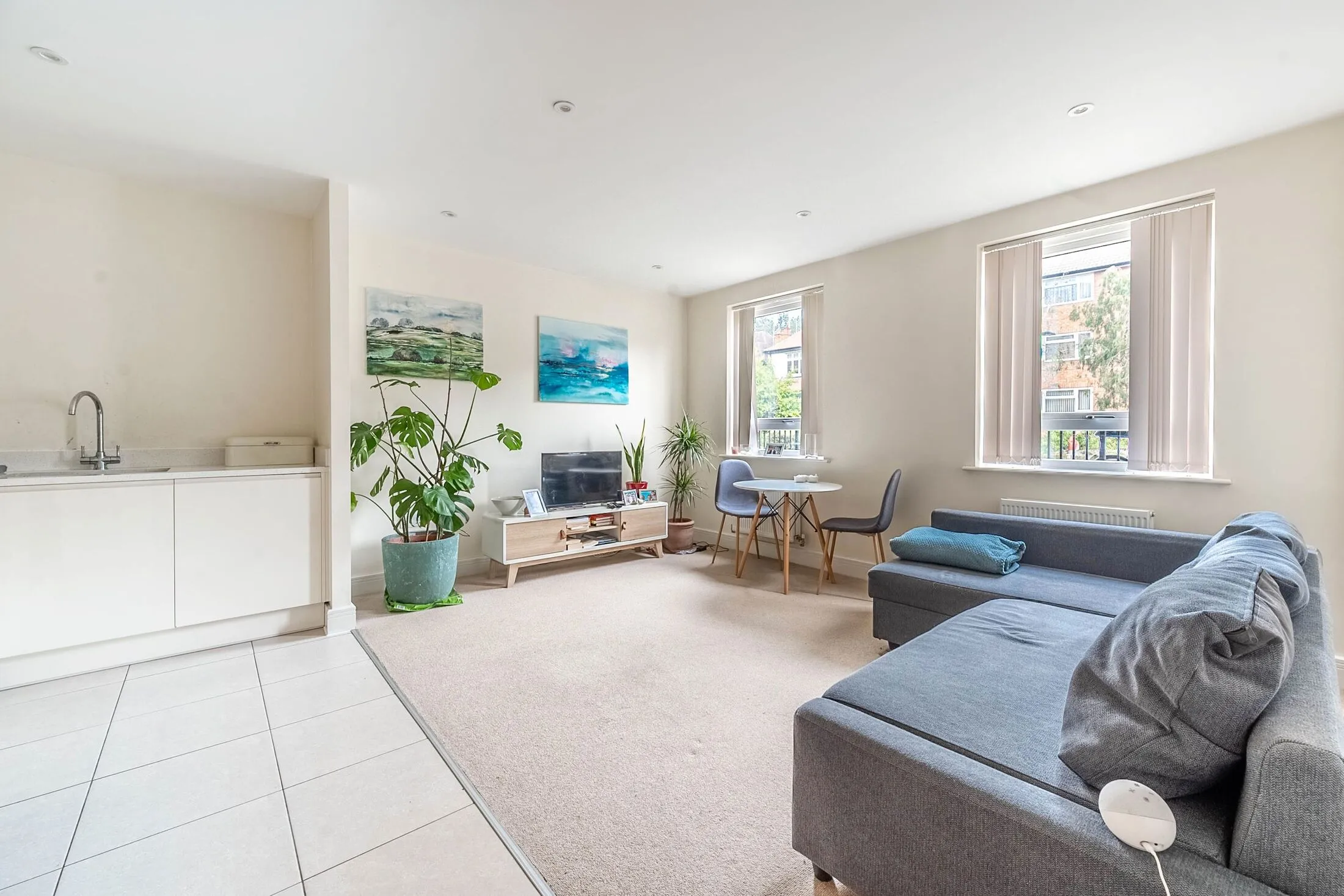 Flat Eastcote Road in Greater London