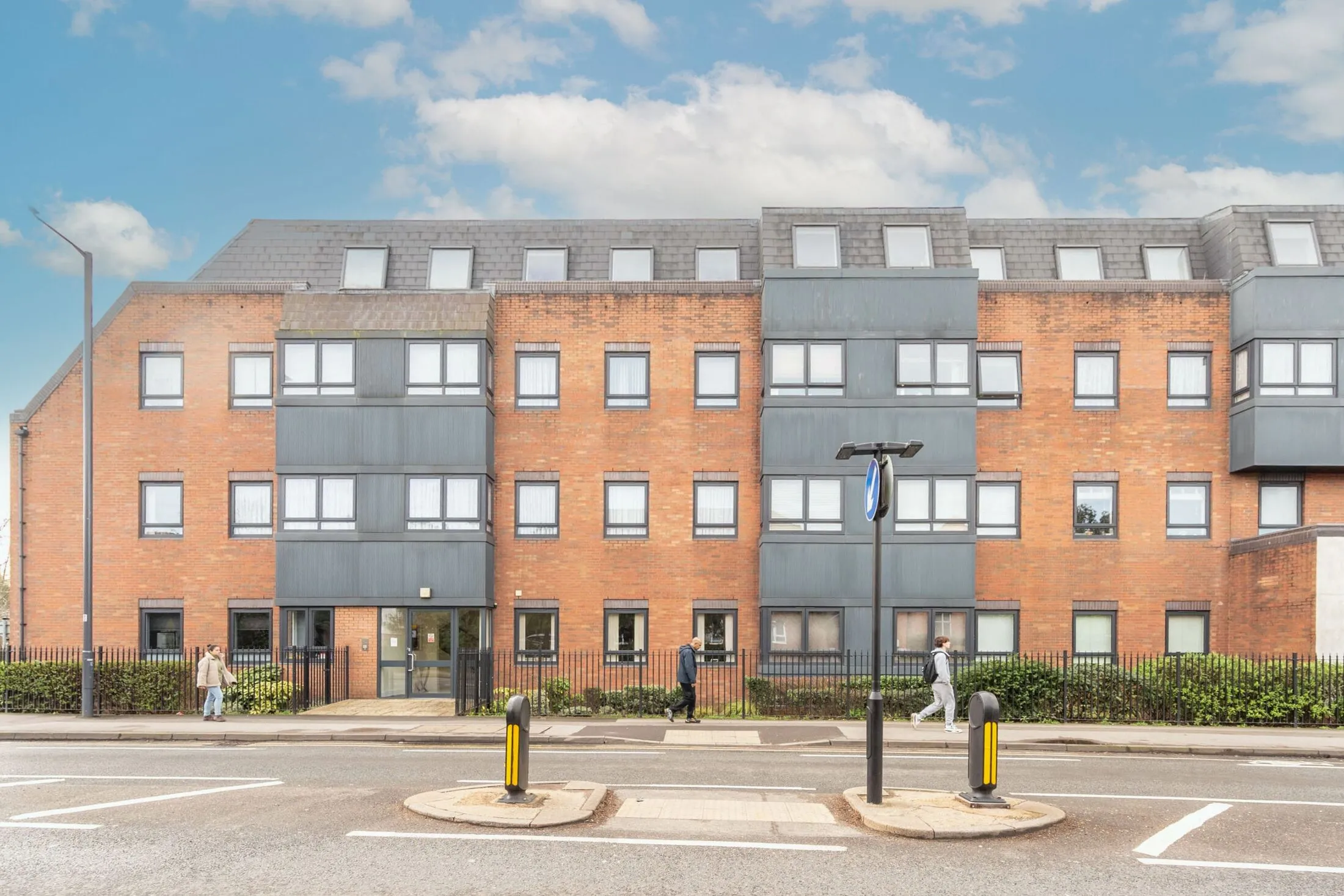 Flat Eastcote Road in Greater London