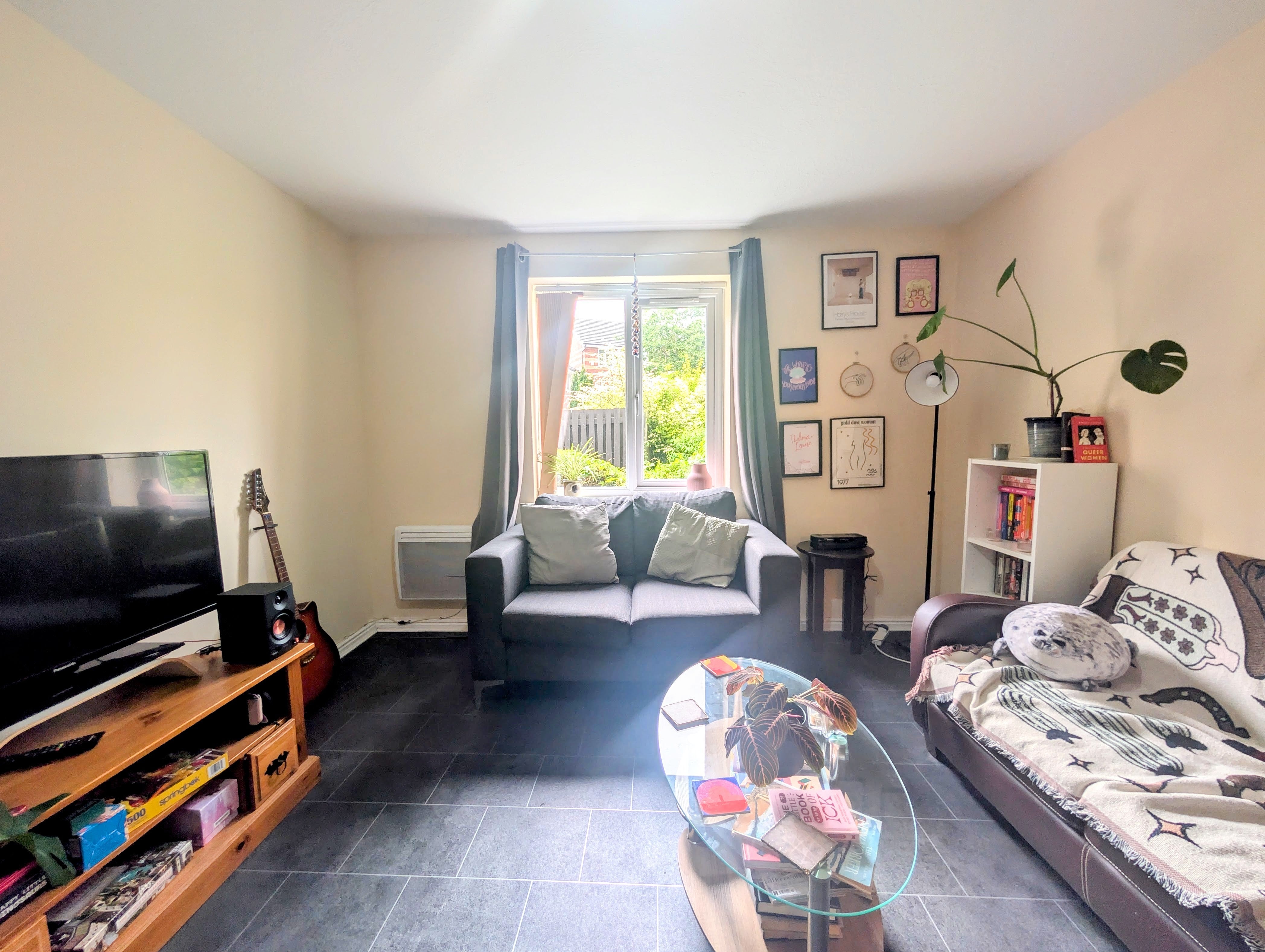 Flat Angora Drive in Salford