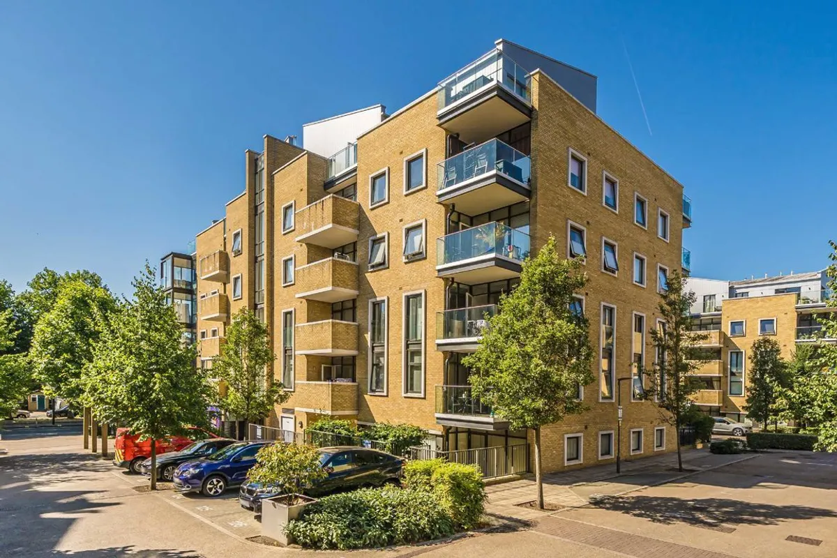 Flat London Road in Greater London