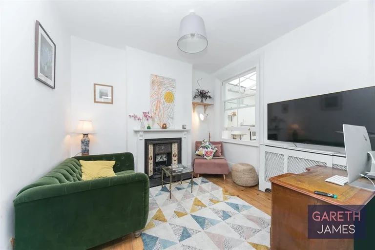 Flat Vestry Road in Greater London