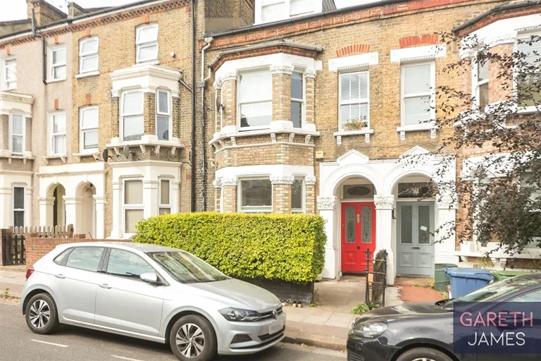 Flat Vestry Road in Greater London