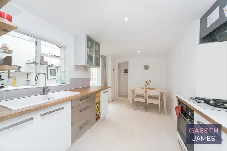 Flat Vestry Road in Greater London