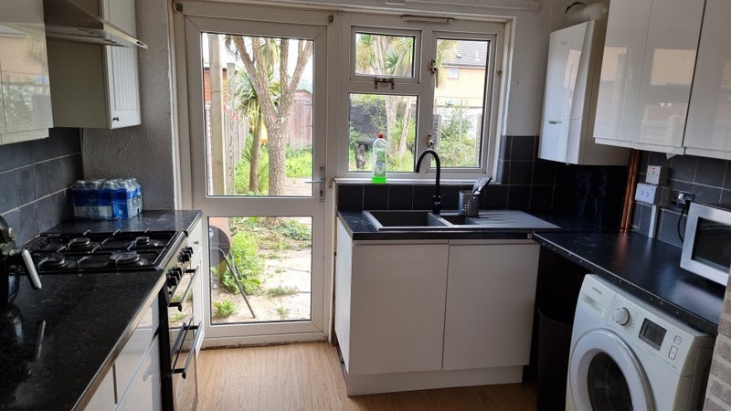 Room Wingate Crescent in Greater London