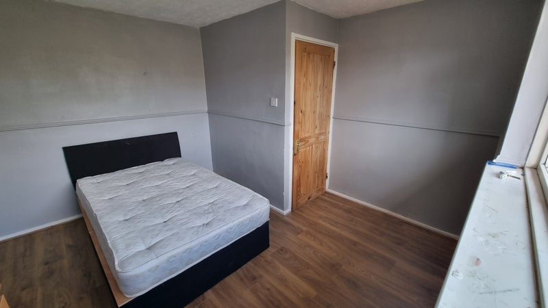 Room Wingate Crescent in Greater London