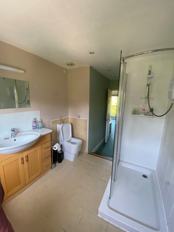 Room Riverview Drive in Glasgow
