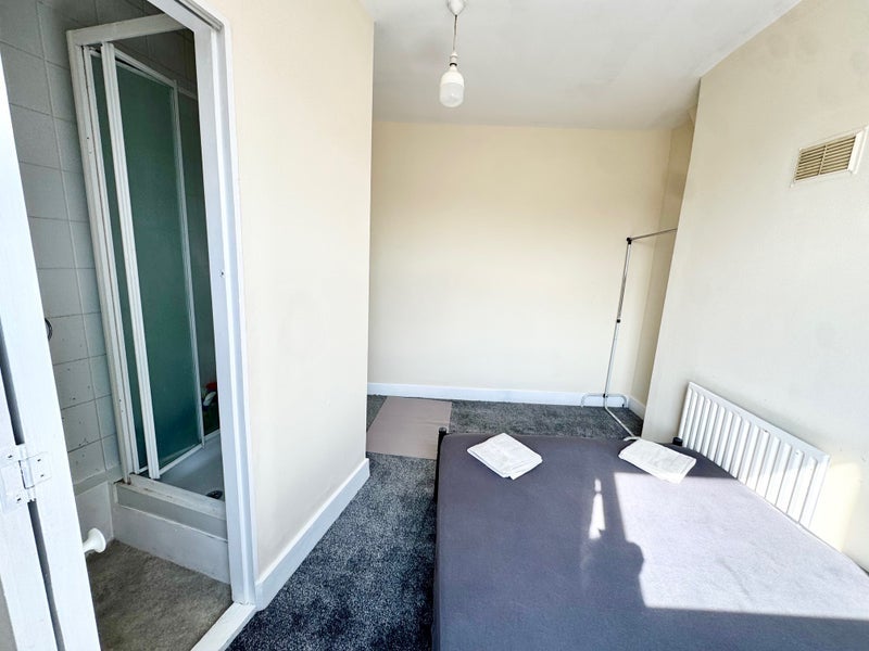 Room Evelyn Street in Greater London