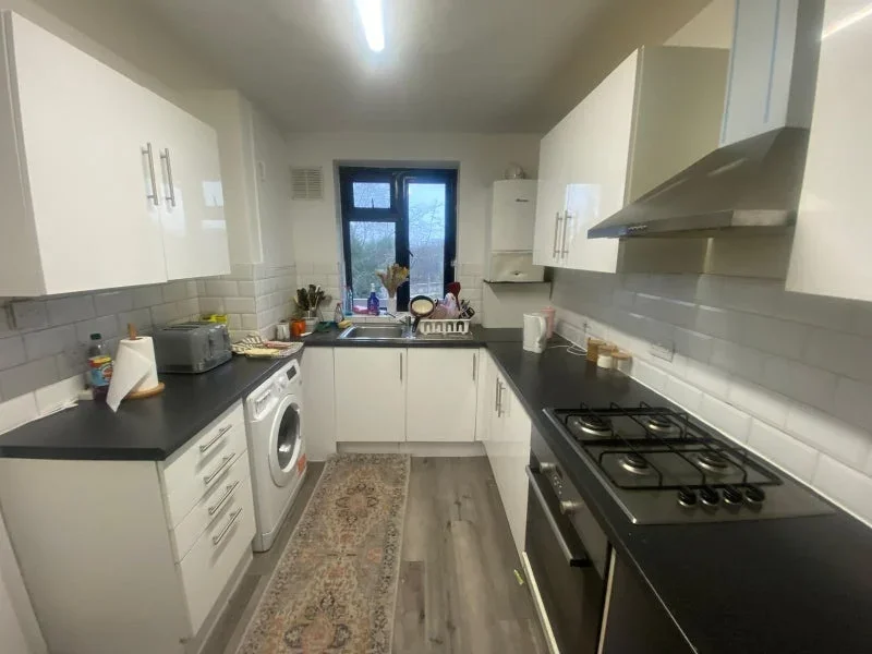 Flat Wydeville Manor Road in Greater London