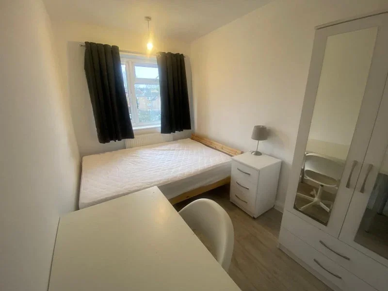 Flat Wydeville Manor Road in Greater London
