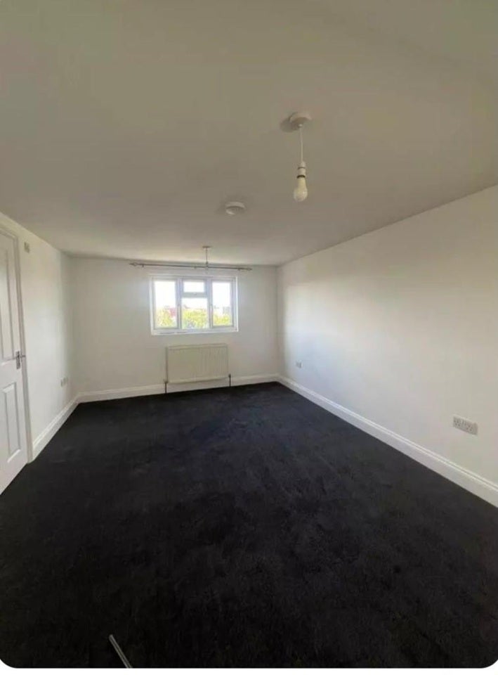Room Kimberley Avenue in Greater London