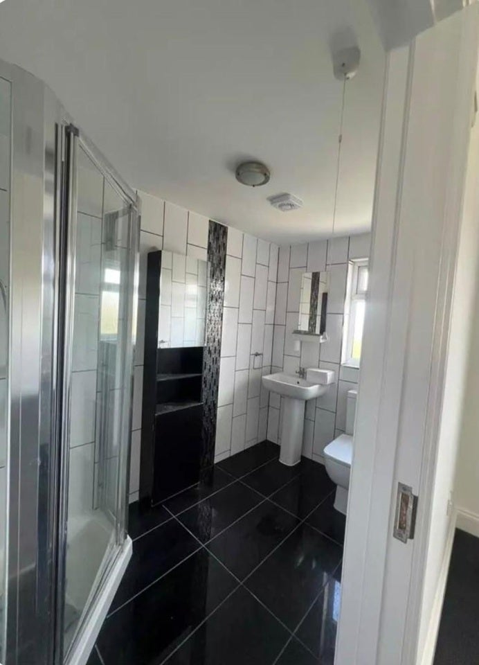Room Kimberley Avenue in Greater London