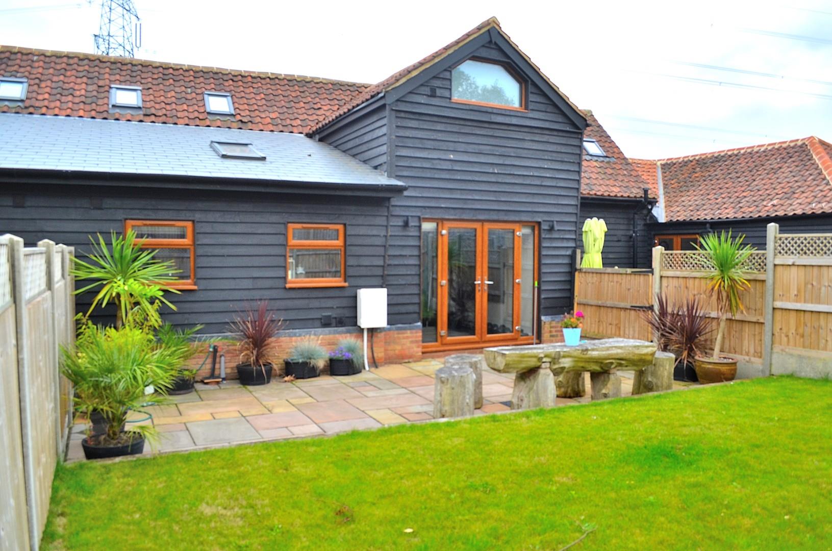 House Sibbards Farm Road in Uttlesford