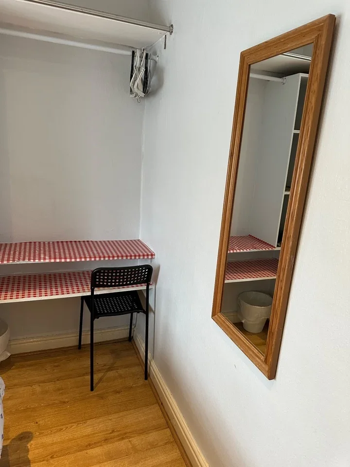 Room Bentley Drive in Greater London
