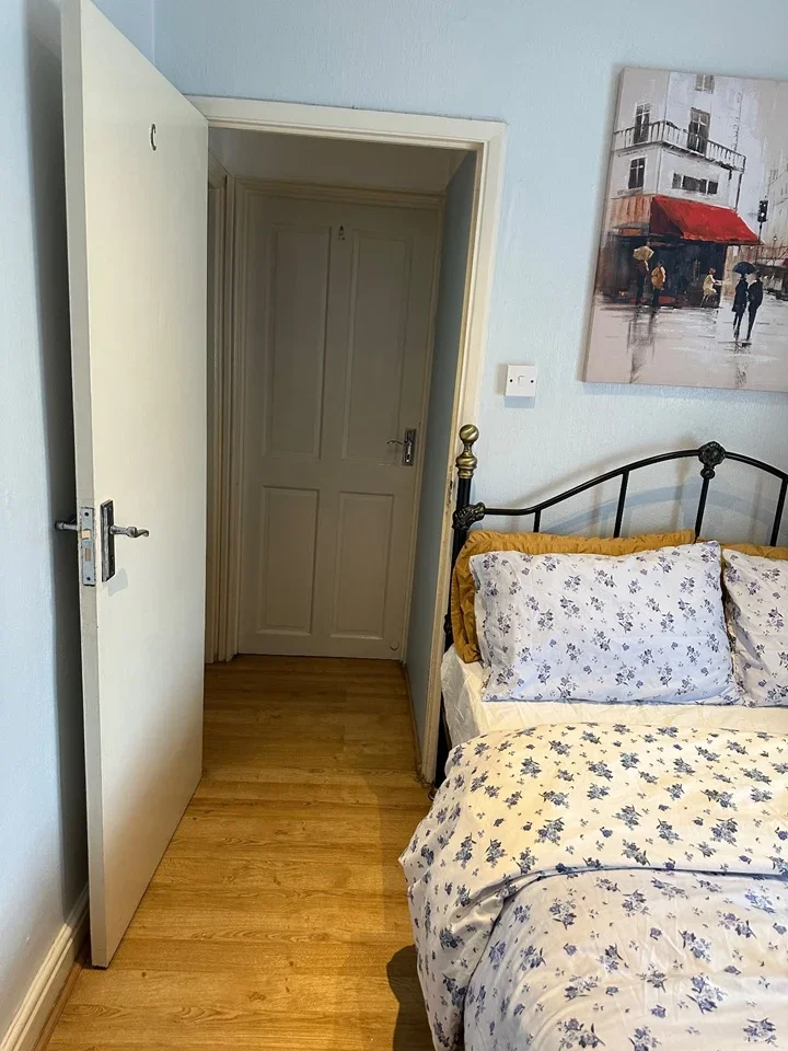 Room Bentley Drive in Greater London