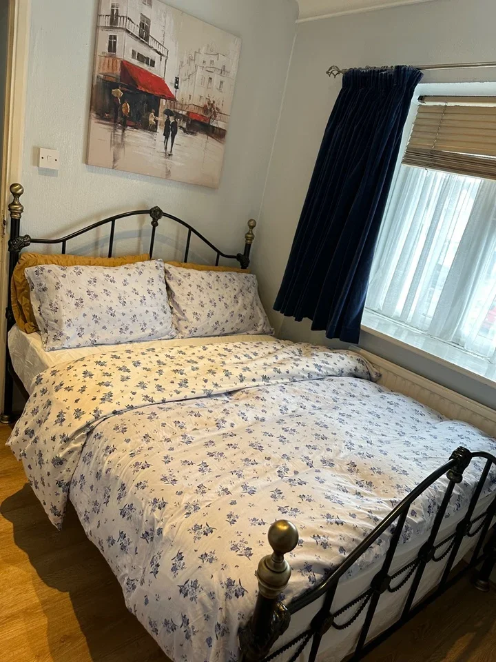 Room Bentley Drive in Greater London