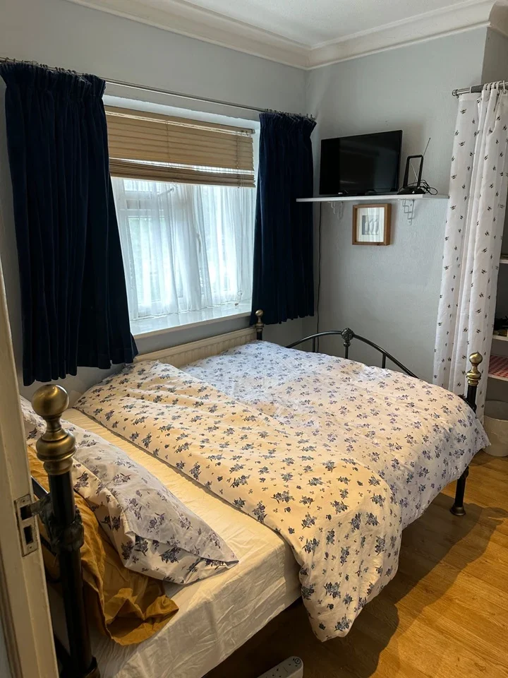 Room Bentley Drive in Greater London