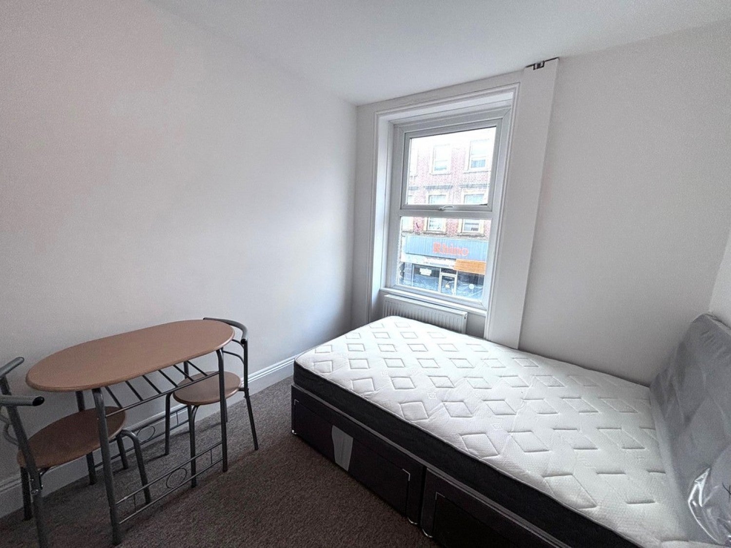 Room Central Road in Yeovil