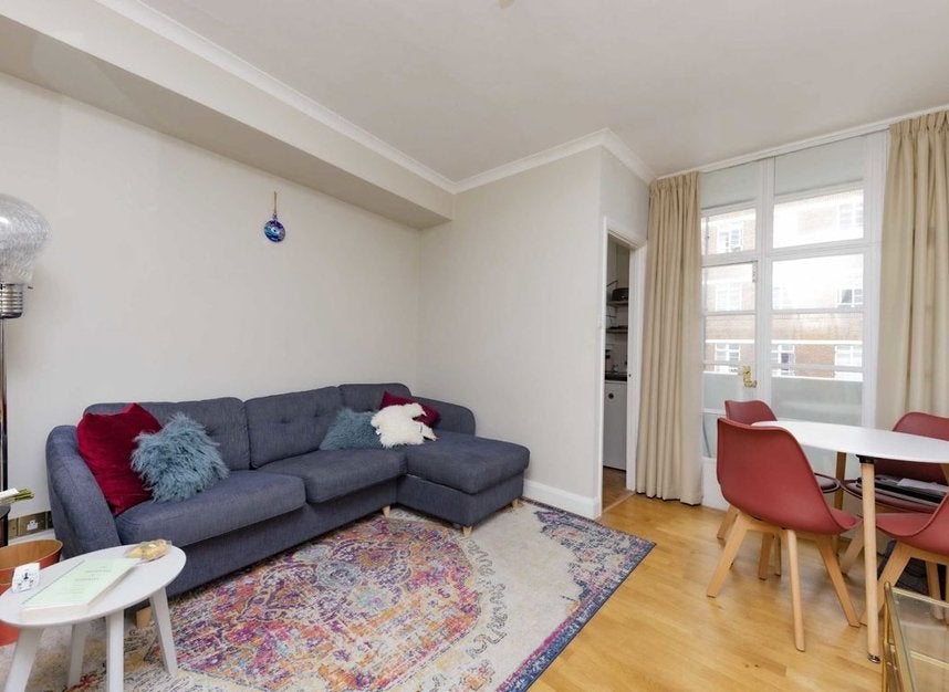 Flat Sloane Avenue in Greater London