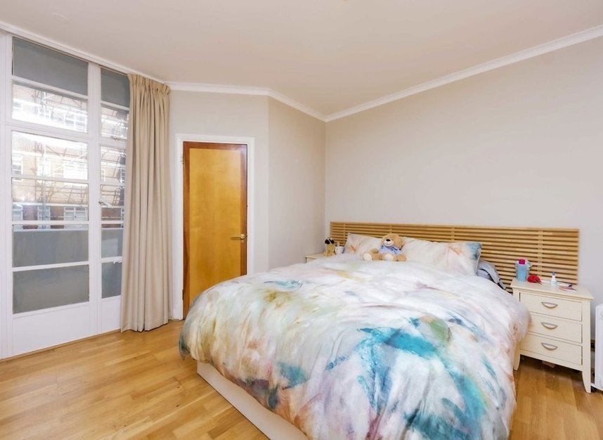 Flat Sloane Avenue in Greater London