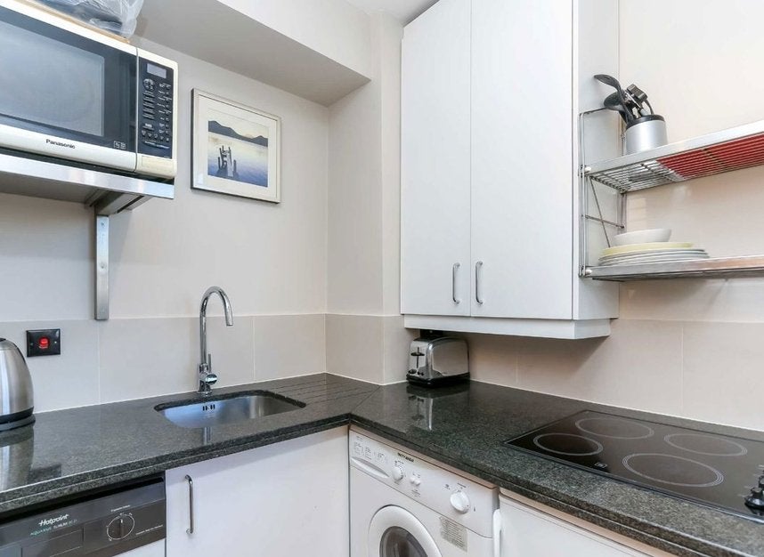 Flat Sloane Avenue in Greater London