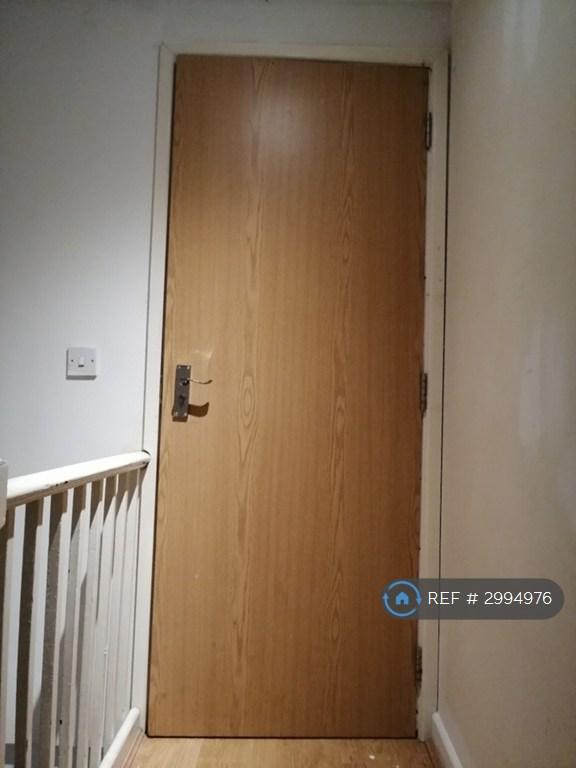 Flat Clive Road in Cardiff
