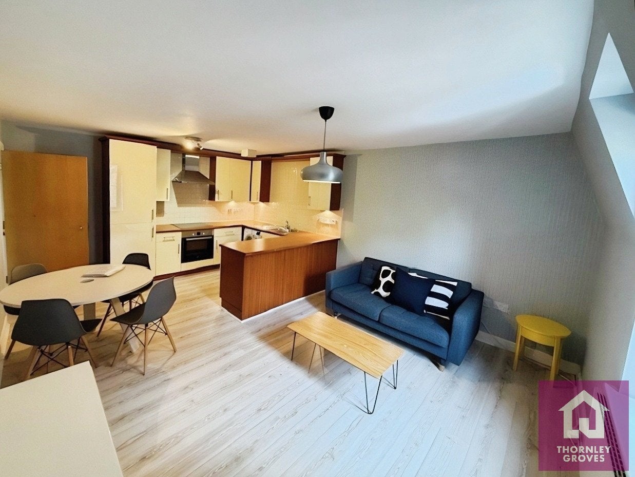 Flat Ellesmere Road in Salford