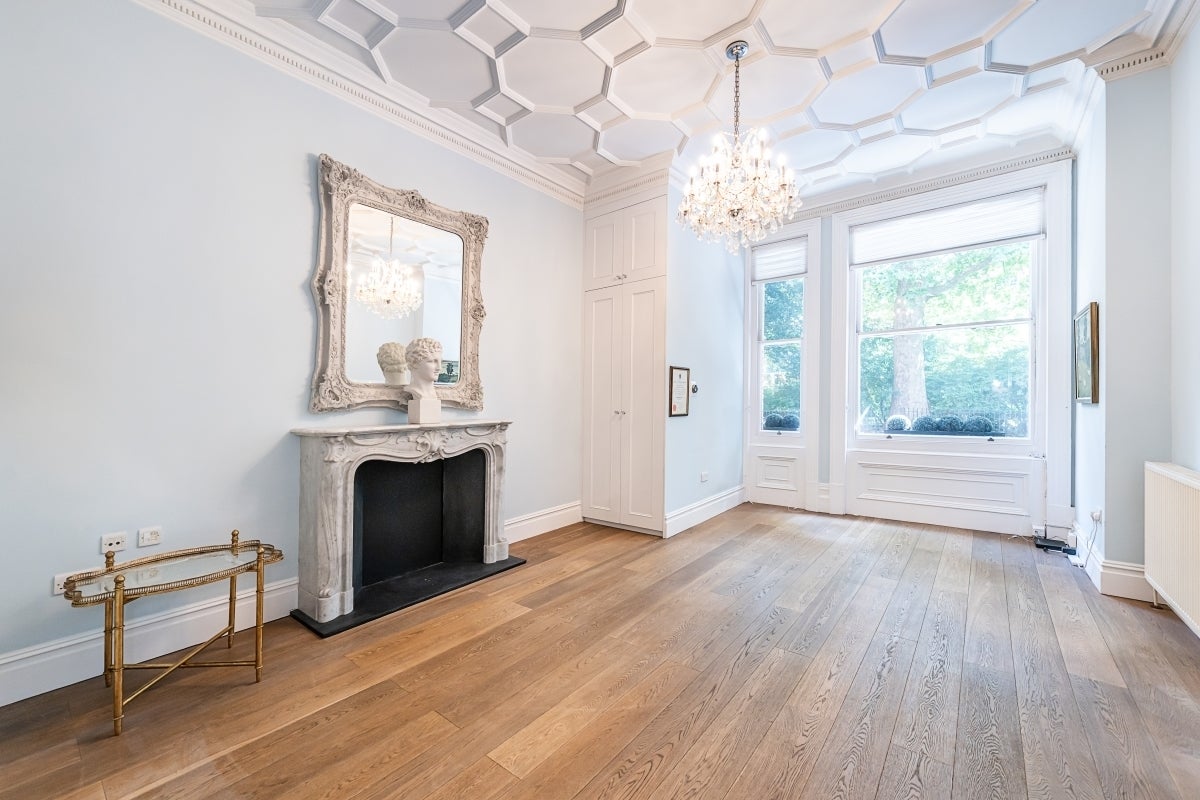 Flat Lower Sloane Street in Greater London