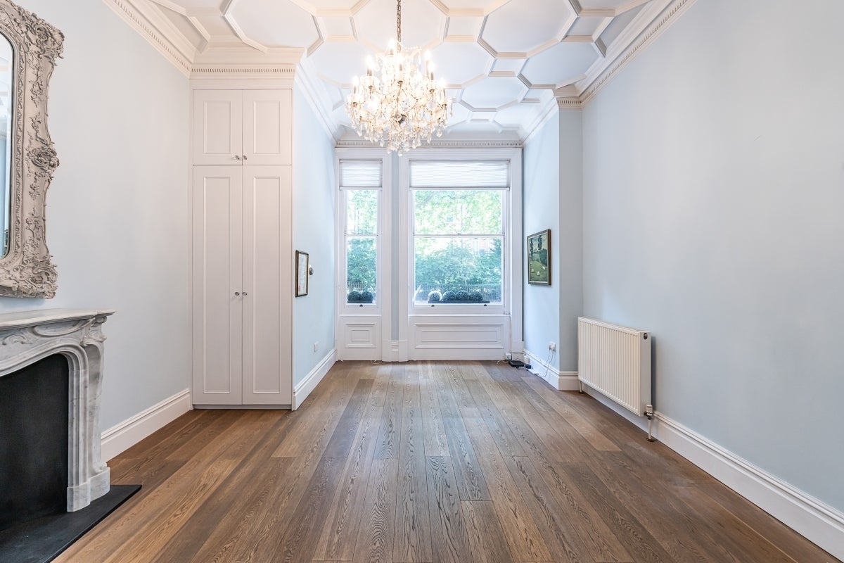 Flat Lower Sloane Street in Greater London