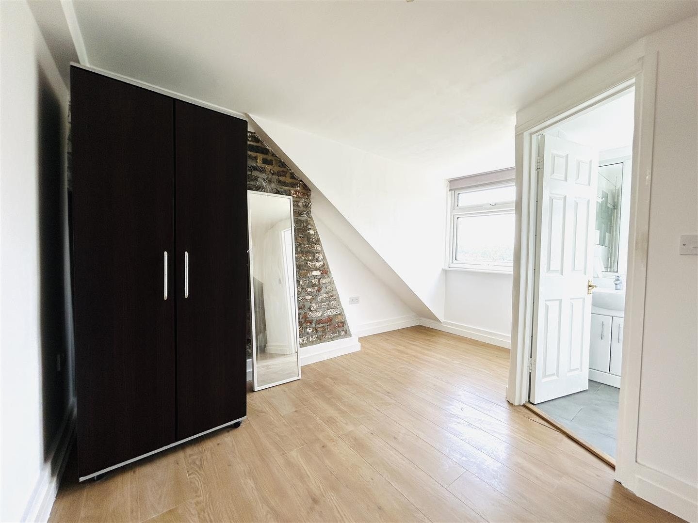 Flat Windsor Road in Greater London