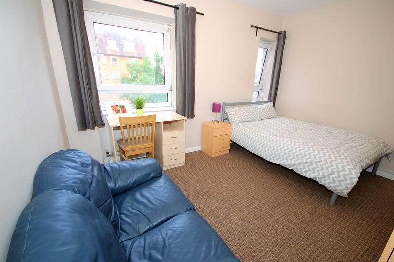 Room South End Close in Greater London