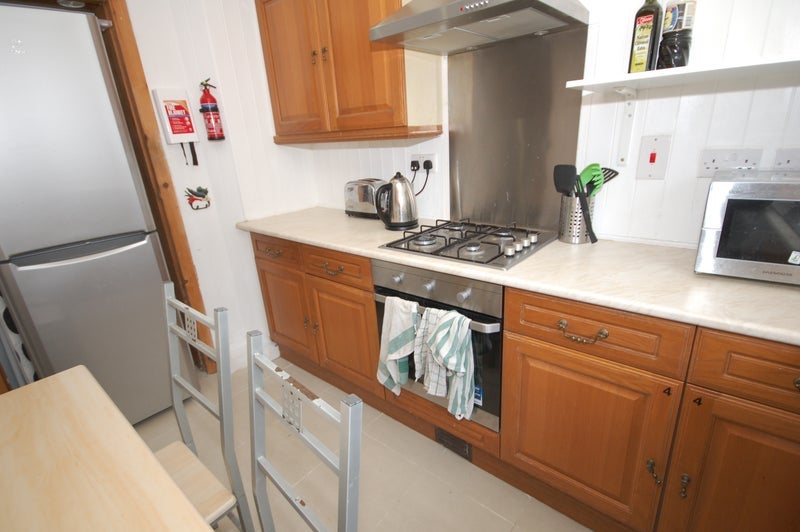 Room South End Close in Greater London