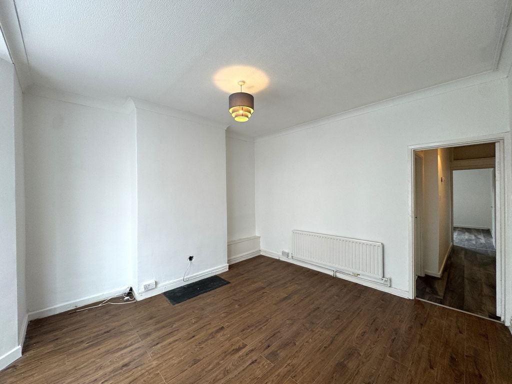 Flat Cromwell Road in Newport