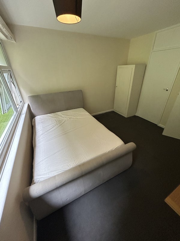 Room Gledhow Lane in Leeds