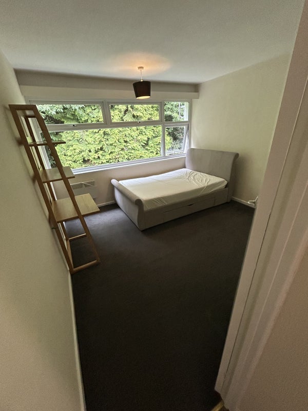 Room Gledhow Lane in Leeds