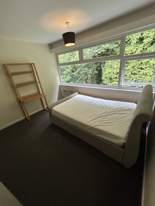 Room Gledhow Lane in Leeds