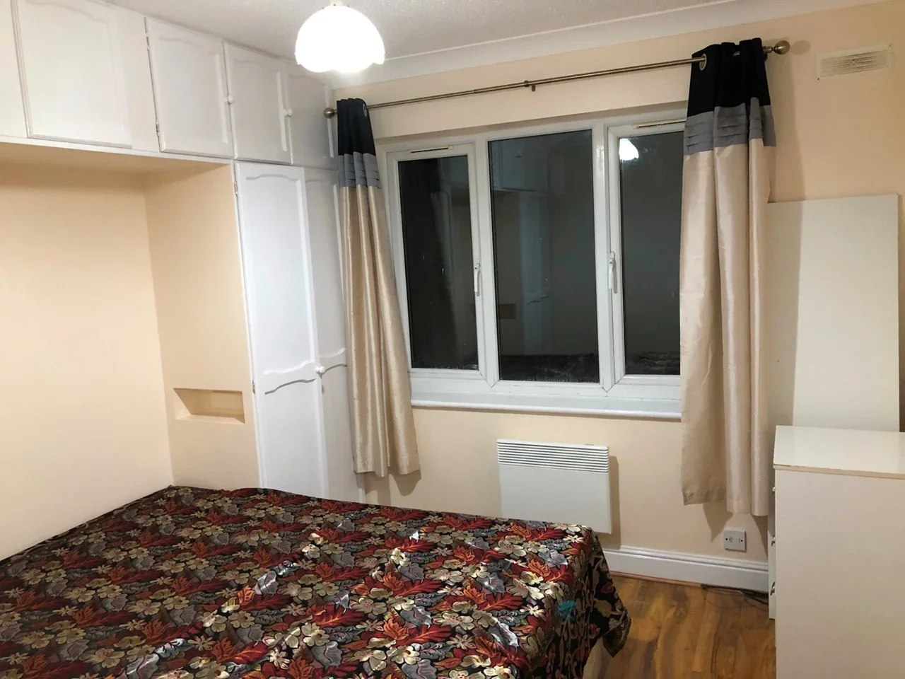 Flat Bedfont Lane in Greater London