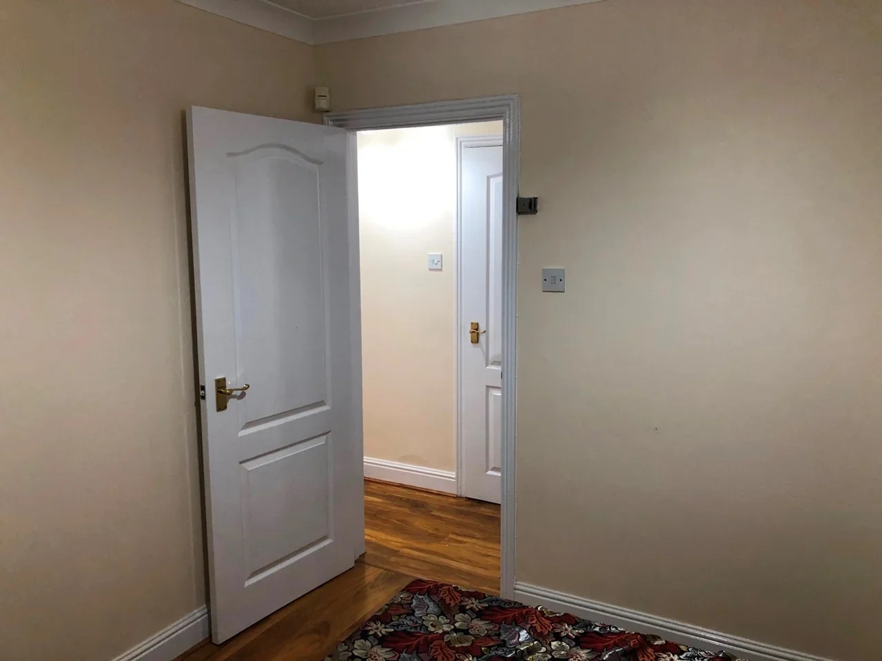 Flat Bedfont Lane in Greater London