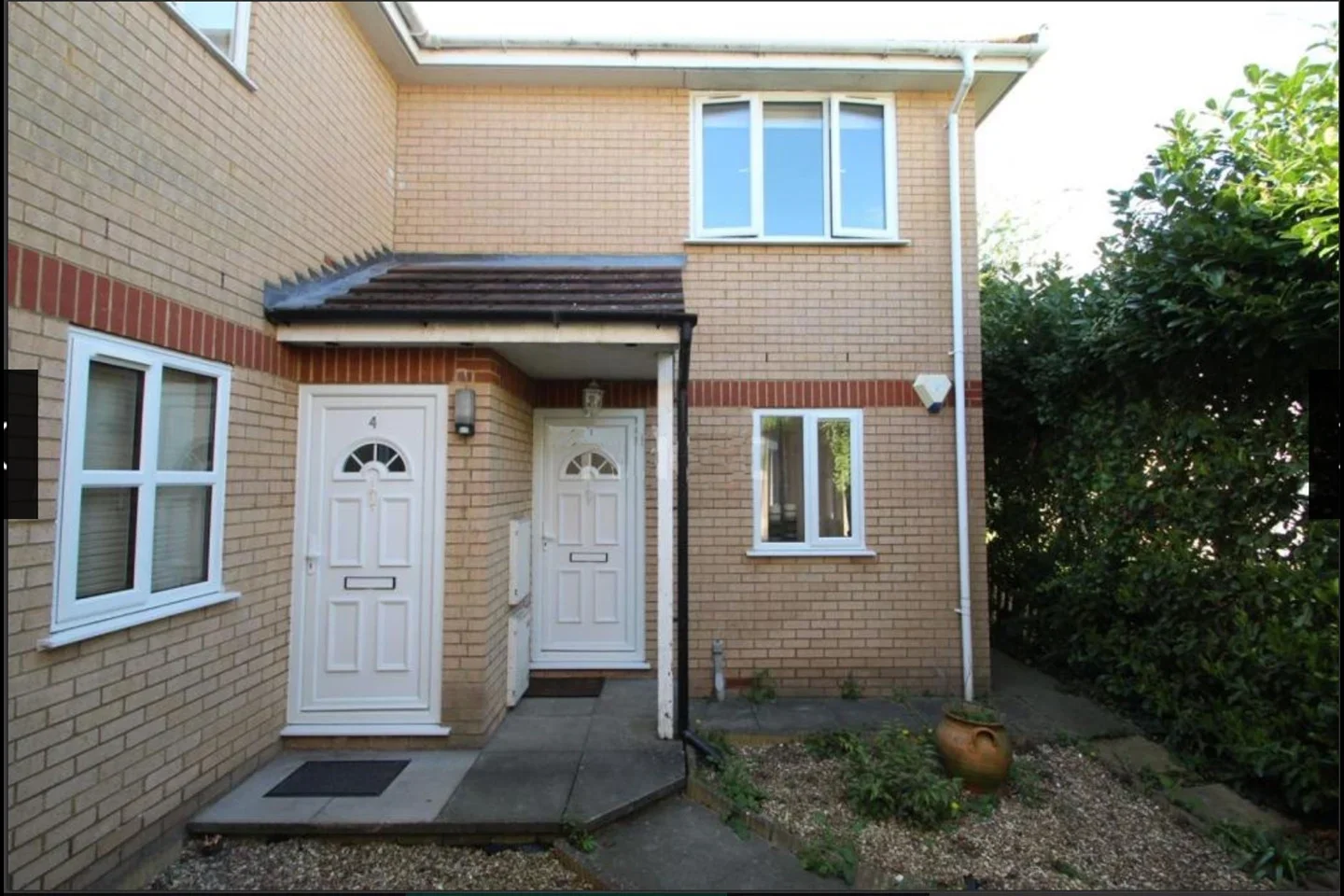 Flat Bedfont Lane in Greater London