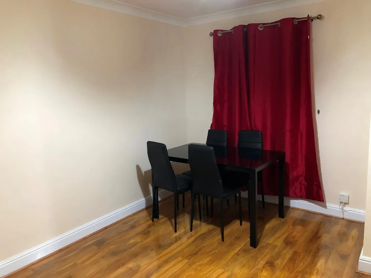 Flat Bedfont Lane in Greater London