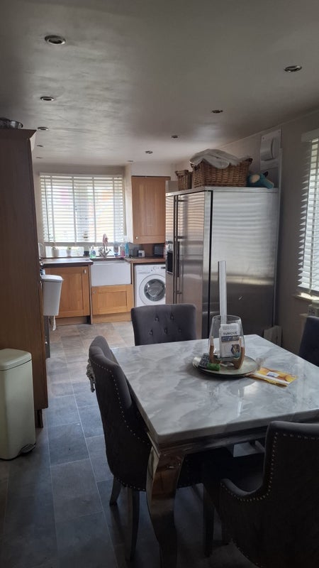 Room Hunsdon Road in Greater London