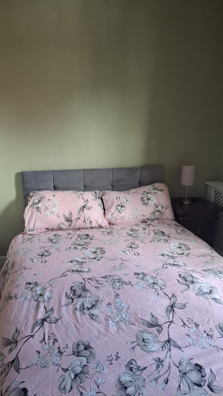 Room Hunsdon Road in Greater London